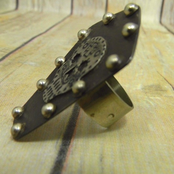 GYPSY SOULE Gypsy Cowgirl Hammered Metal COFFIN SKULL RING - Picture 6 of 6